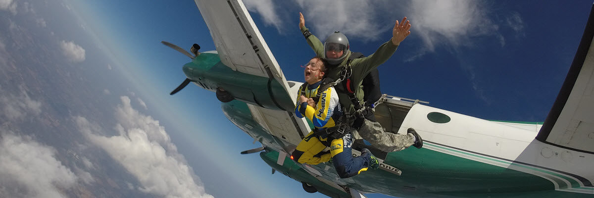 Tips to avoid motion sickness when skydiving