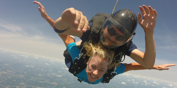 How much does it cost to skydive for the first time